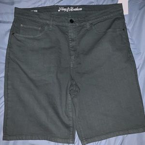 Cargo Shorts – Sage Color (38)